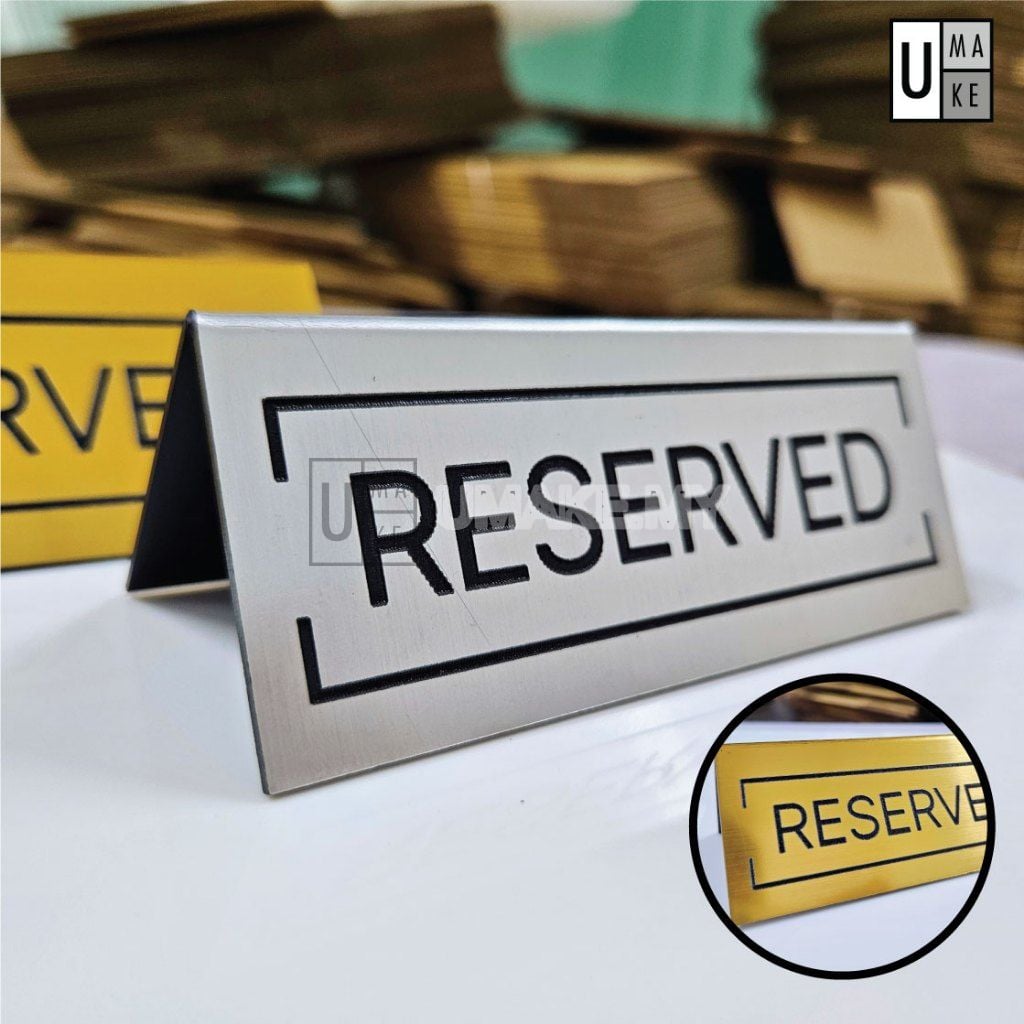 Papan tanda meja reserved akrilik ukiran laser untuk restoran