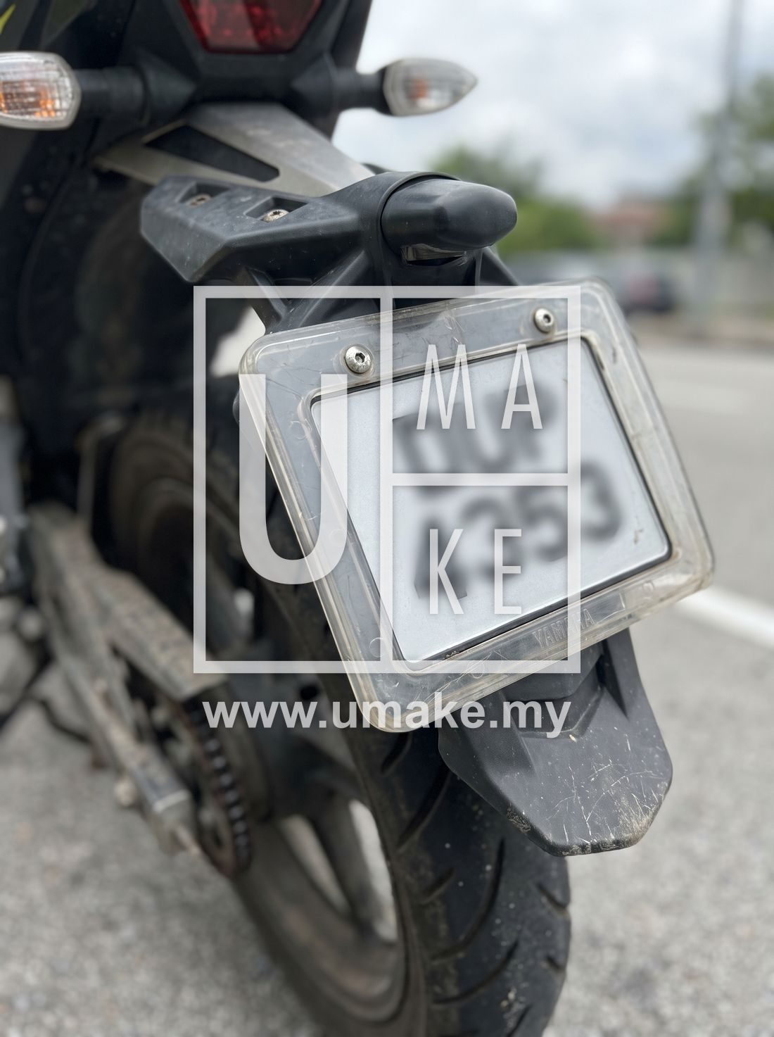 Bracket pemegang plat nombor motosikal akrilik di Malaysia