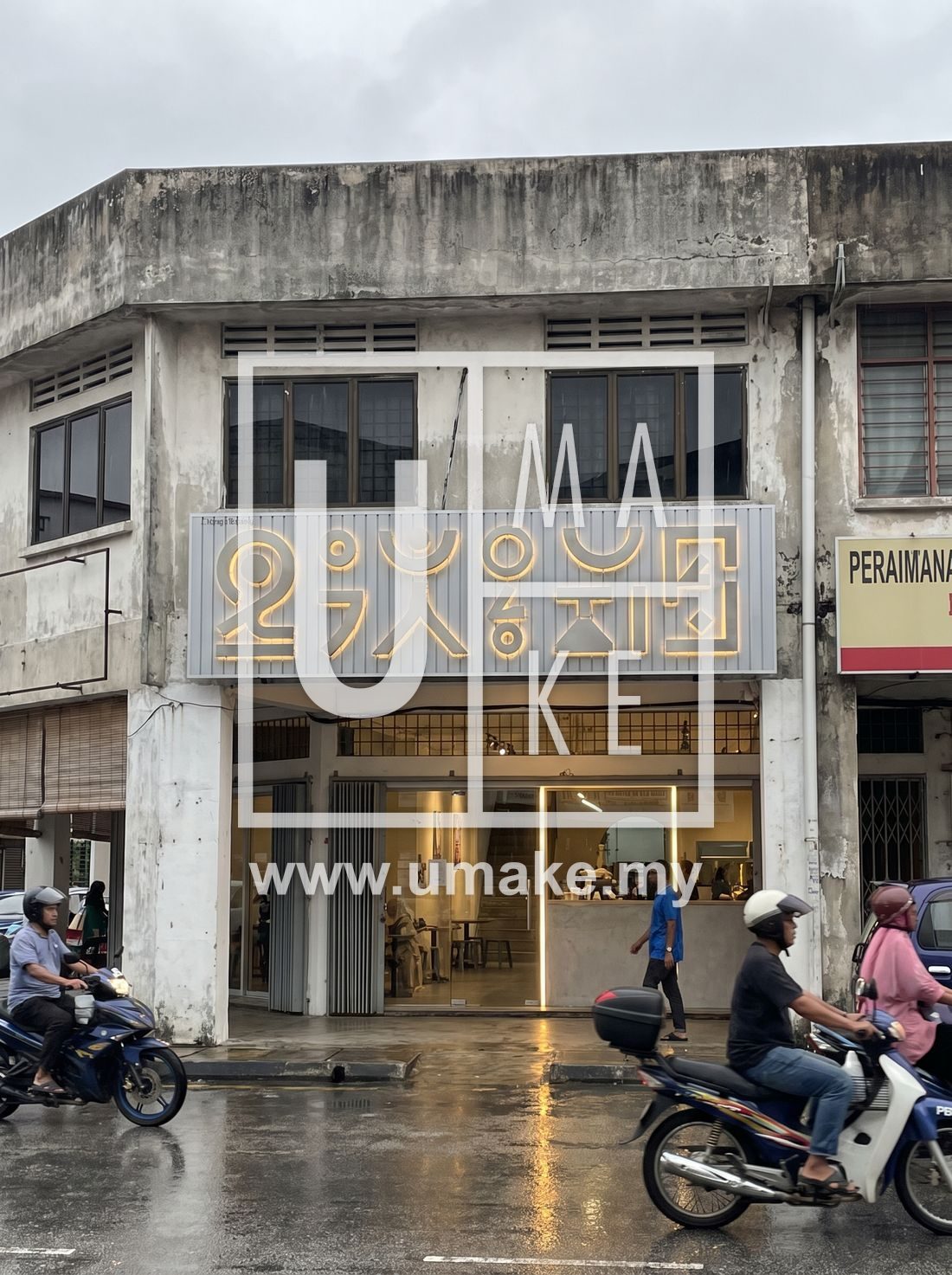 A finished 3D letter sign on a Klang shop