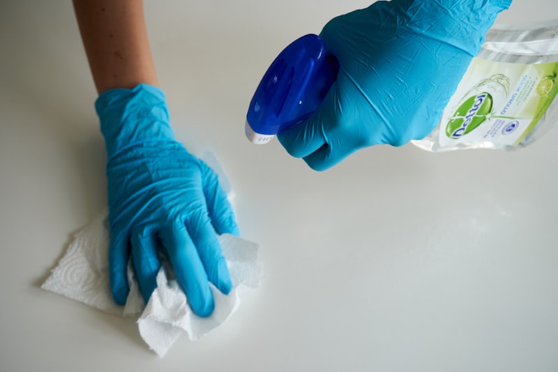 Microfiber cloth for cleaning acrylic display case safely